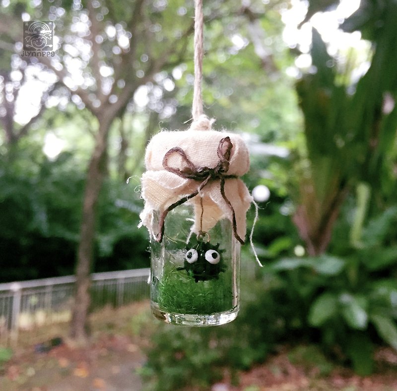 handmade Makkurokurosuke (Dust bunnies) in a bottle - 項鍊 - 黏土 綠色