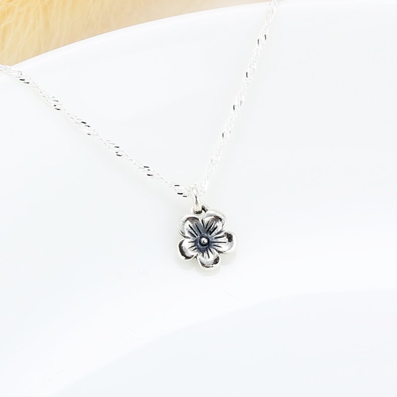 【Angel & Me】Plum flower s925 sterling silver necklace Valentine's Day gift - Collar Necklaces - Sterling Silver Silver