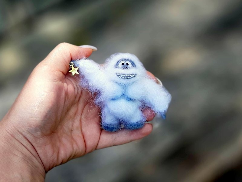 Lazy little abominable snowman handmade healing small needle felted miniatures - 寶寶/兒童玩具/玩偶 - 羊毛 白色