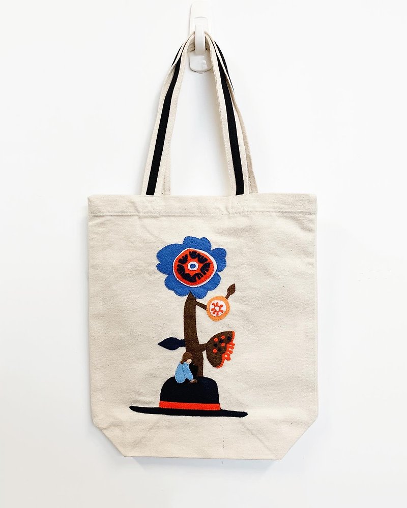 Flower and girl canvas bag - กระเป๋าถือ - วัสดุอื่นๆ ขาว