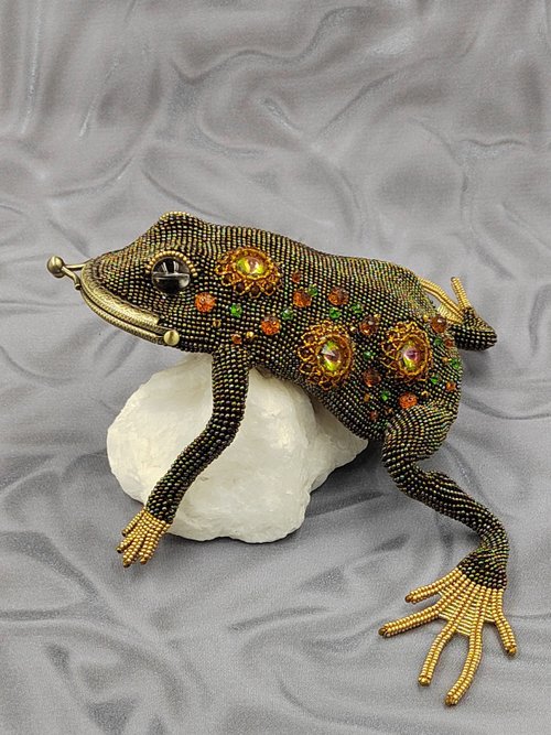 Beaded frog 2024 purse