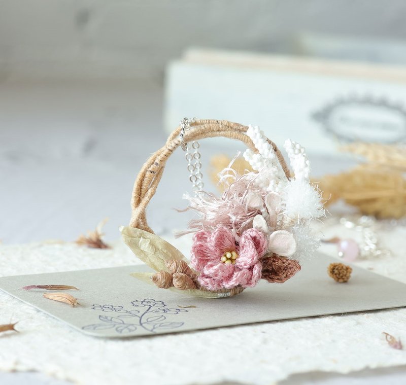 Magnolia × Lunaria Wreath Necklace w/ antique white style - สร้อยคอ - งานปัก สึชมพู