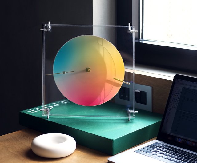 ダイナミック変色掛け時計 | レインボースペクトルアクリル置き時計