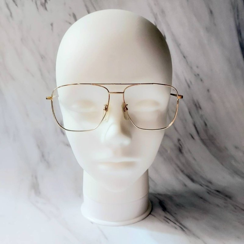 クラシックなパイロットスタイル NOS Playboy プレイボーイ ゴールド チタン合金 ヴィンテージメタルメガネ - 眼鏡・メガネフレーム - 金属 ゴールド