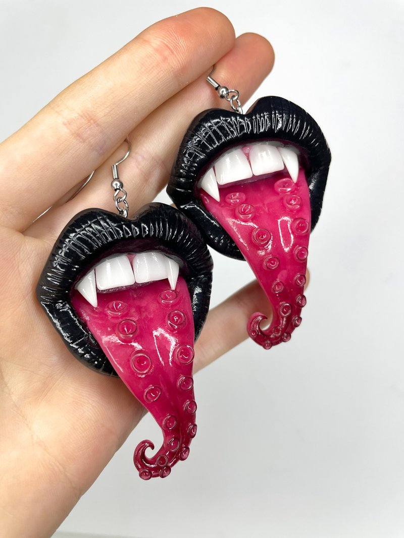 Earrings. Black lips with tentacles. - 耳環/耳夾/耳骨夾 - 黏土 