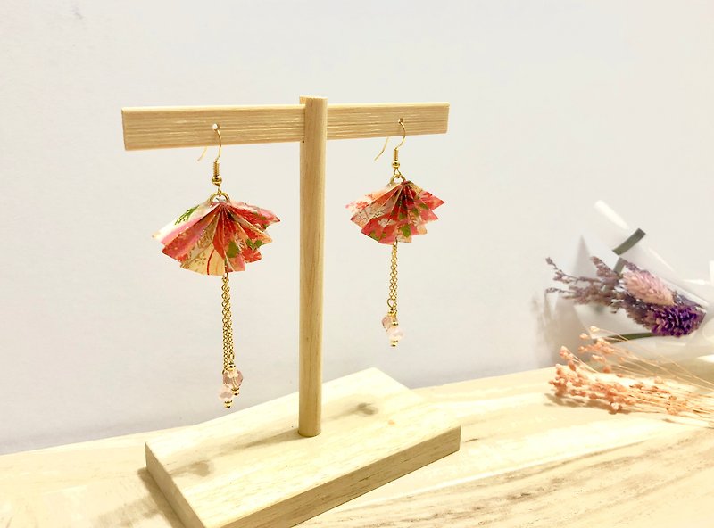 [Origami Earrings Series] Caiju Chiwa Paper Fan (Ear clip can be changed) - Earrings & Clip-ons - Paper Orange