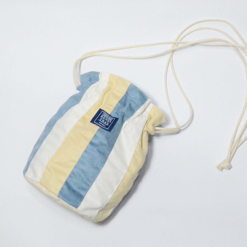 ::瀏海樹:: 側背水桶包_藕藍與鵝黃 - 側背包/斜孭袋 - 棉．麻 藍色