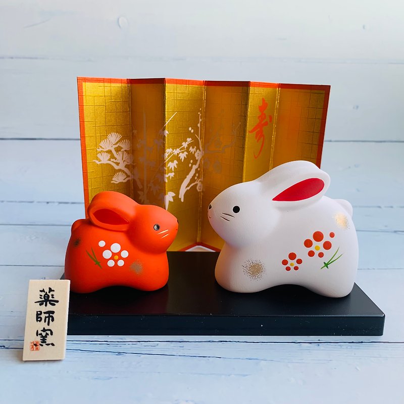 Jincai Zhaofu Rabbit - Red and White (Small) - Mascot of the Year of the Rabbit - ของวางตกแต่ง - ดินเผา 