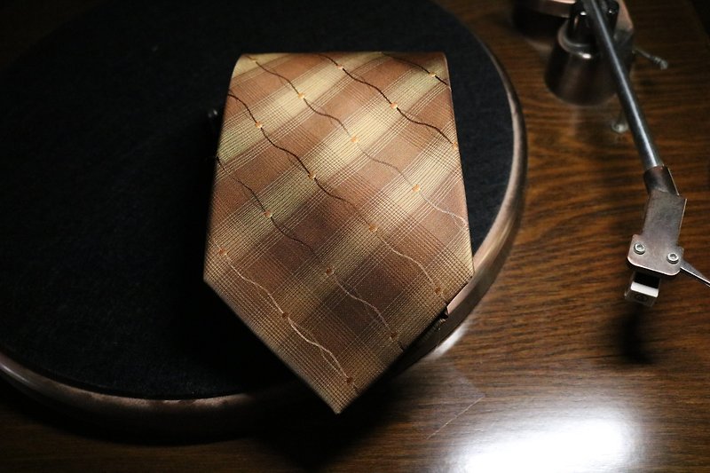 Yellow silk curve twill tie gentleman business dress necktie