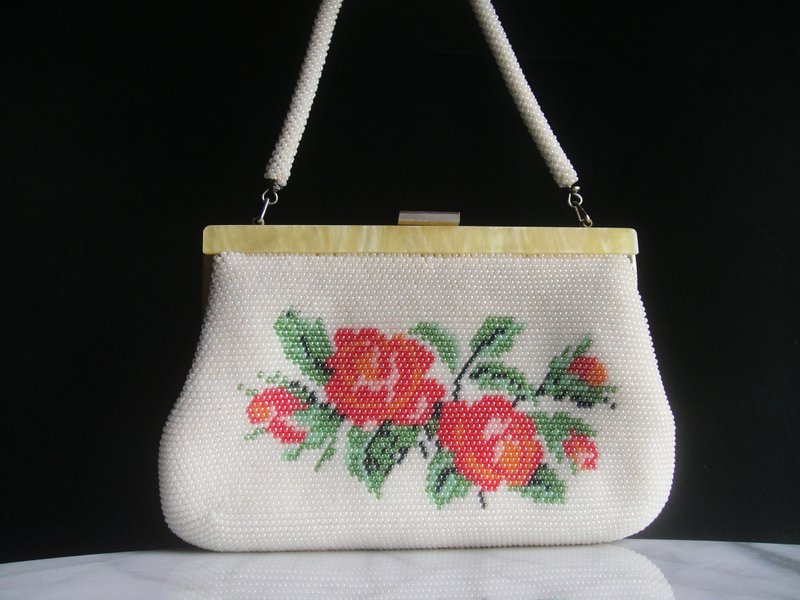 Glorious Era OLD ERA_Early second-hand handmade lady bead bag made in Taiwan - กระเป๋าแมสเซนเจอร์ - วัสดุอื่นๆ 