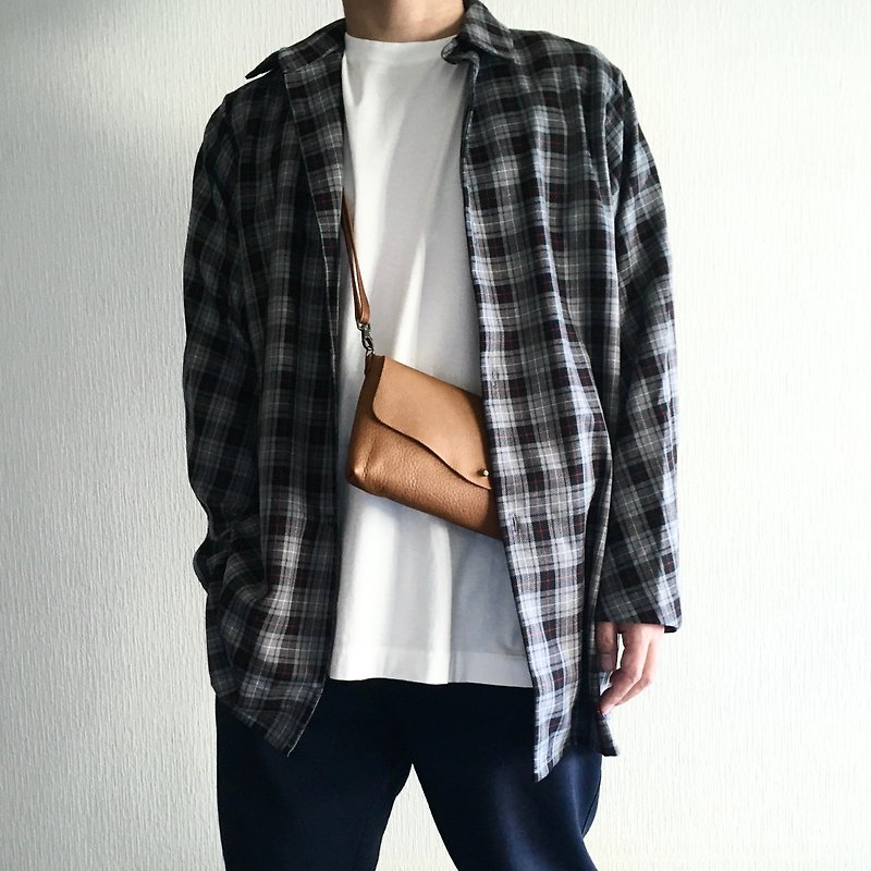 Cow shrink leather simple shoulder bag [Brown] - กระเป๋าแมสเซนเจอร์ - หนังแท้ สีนำ้ตาล