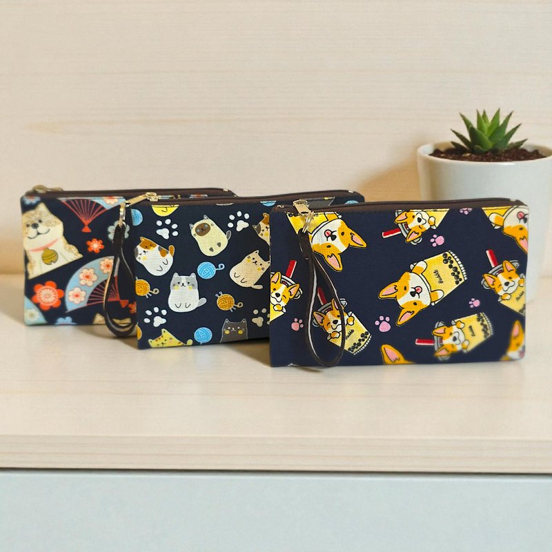 BagelMom 一拉三層手作手拿包-寵物插畫拼布款 - 手拿包 - 棉．麻 藍色