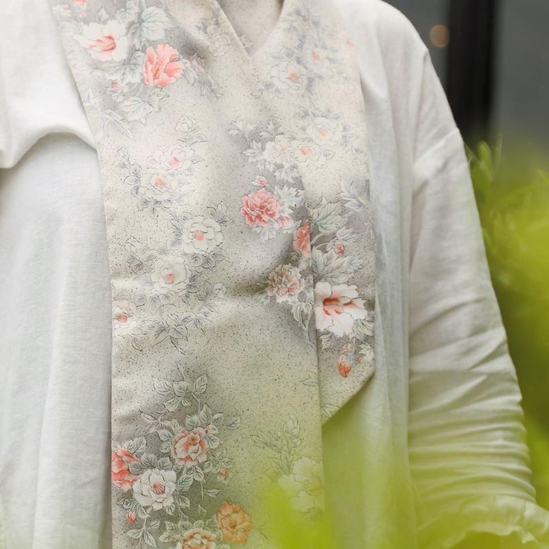 Produce the world babe Children loving kimono stole chrysanthemum - Scarves - Silk Multicolor