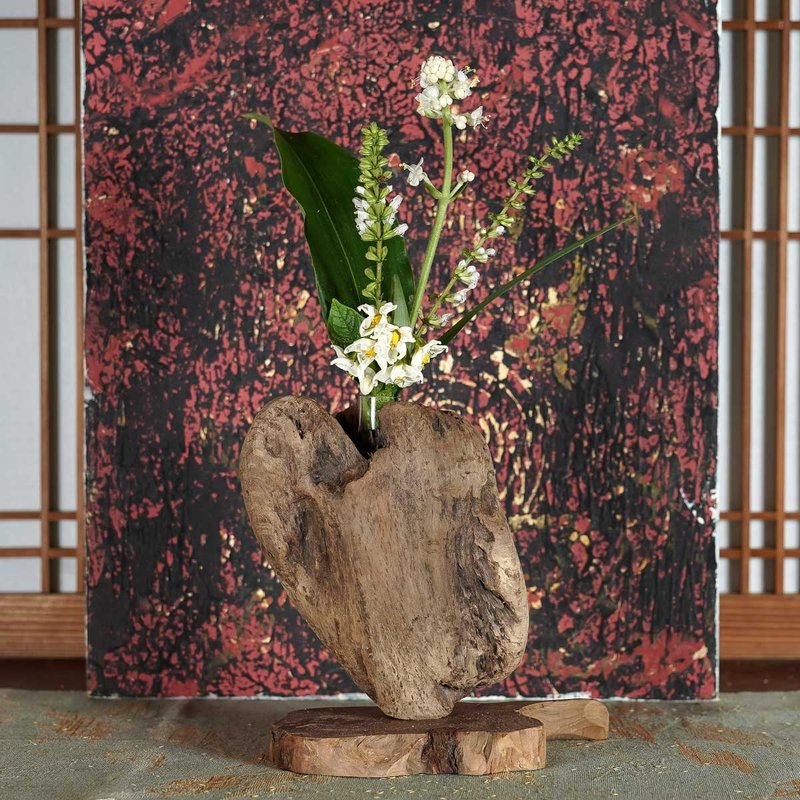 お気に入りの季節の花を飾って気持ちの良い空間を作ってみませんか　流木の花器、木の花瓶、花器、小さな花瓶、１０３ - 花瓶/花器 - 木頭 咖啡色