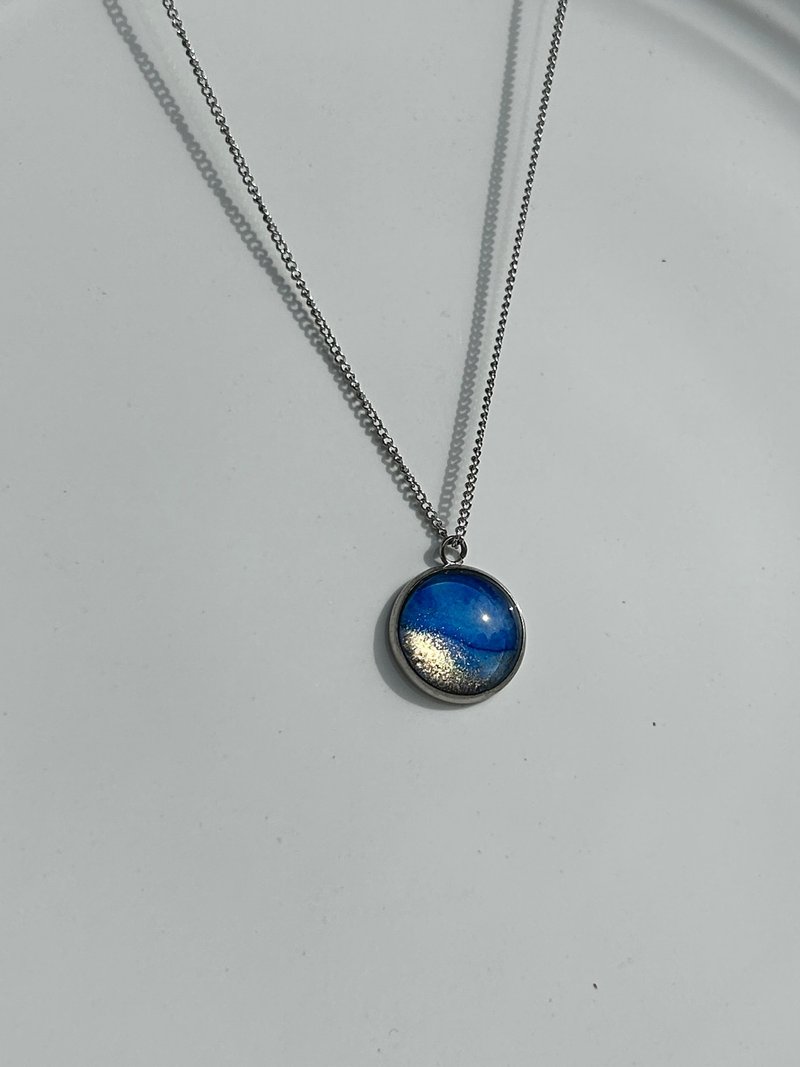 【Christmas Gift】Golden Ocean Blue Circle Hand-Painted Necklace - สร้อยคอ - สแตนเลส สีน้ำเงิน
