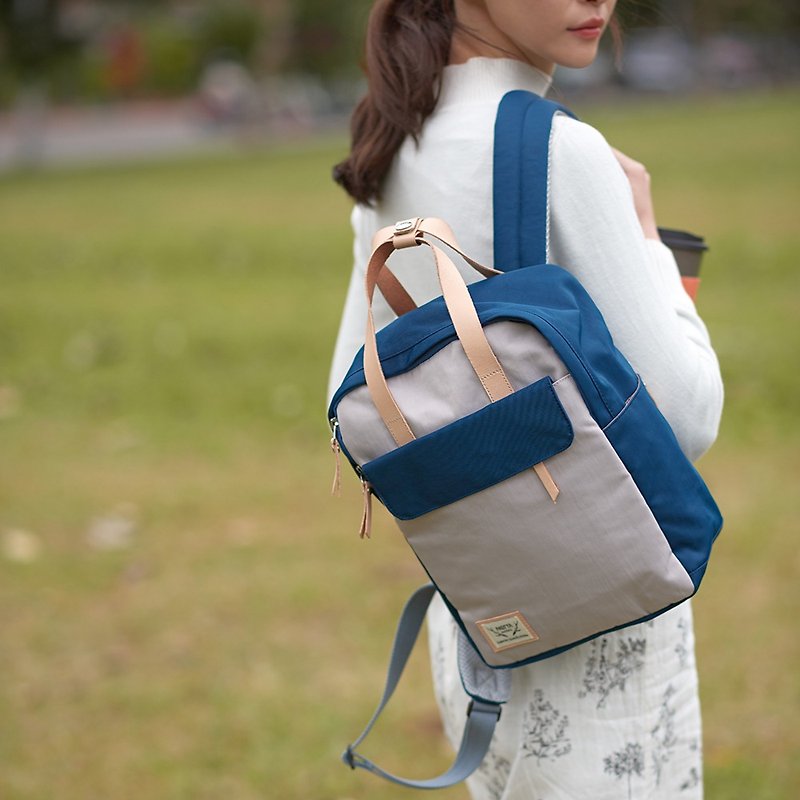 City Picnic Handle Backpack- Small (4 colors) - กระเป๋าเป้สะพายหลัง - วัสดุกันนำ้ สีน้ำเงิน
