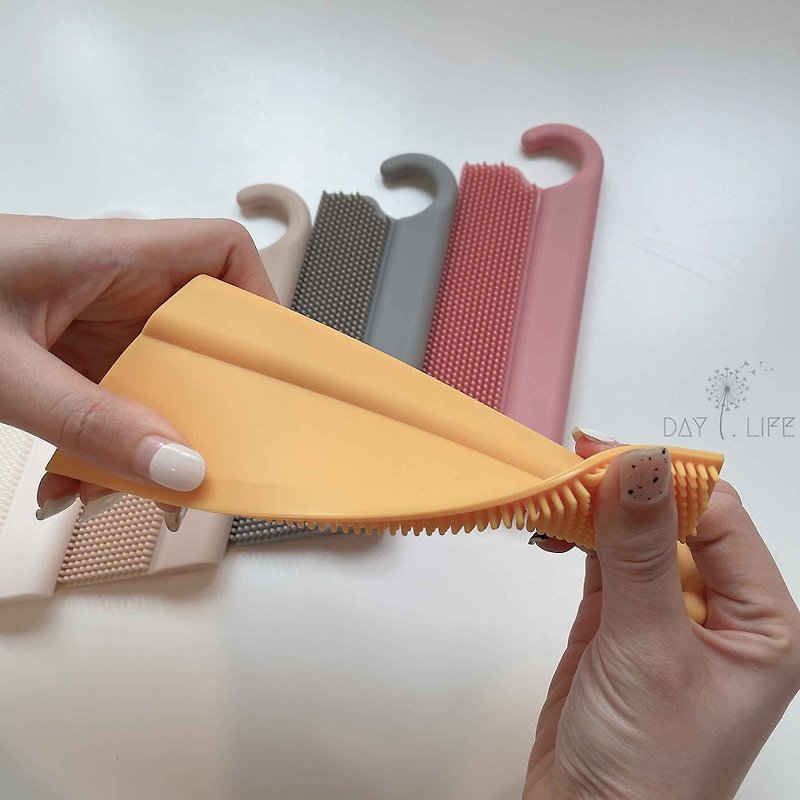 Lili Space liil _South Korea's SCHIGI patent can hook double-sided Silicone 2in1 universal scraper - Bathroom Supplies - Plastic Khaki