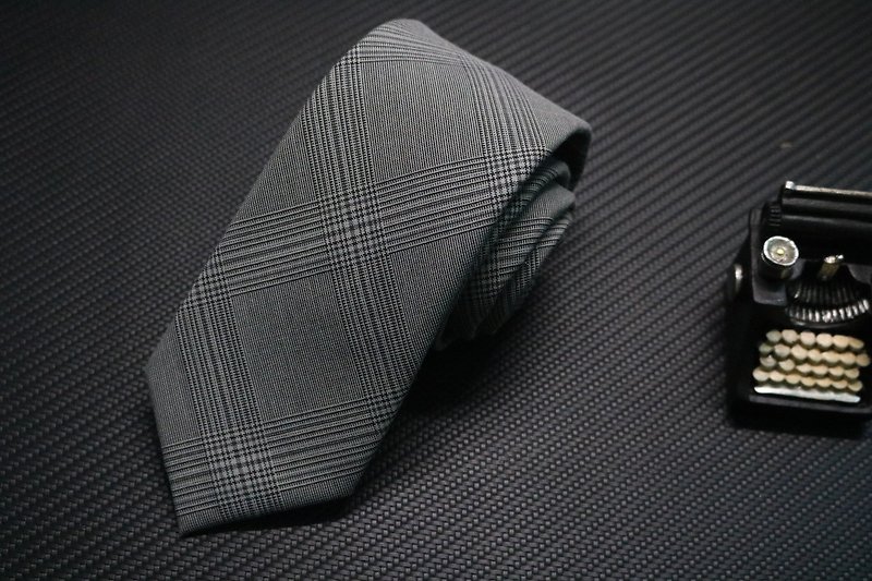 クラシックな細目のチェックの紳士ビジネスネクタイの礼装は無料で刺繍します。 - ネクタイ・タイピン - ウール グレー