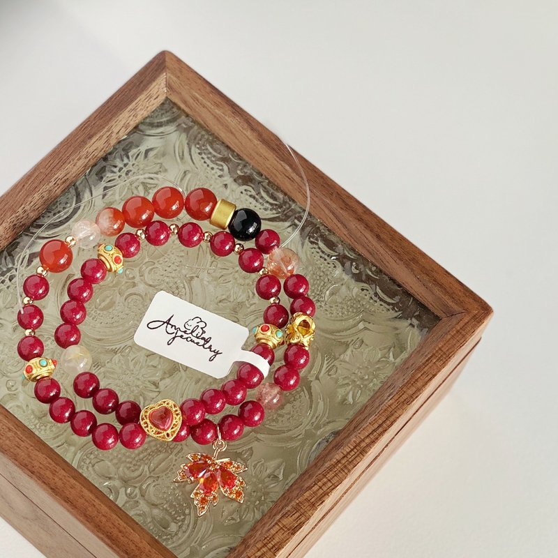 Amelia Jewelry丨逆風如解意丨血砂紅兔毛草莓晶膠花髮晶原創手鍊 - 手鍊/手環 - 水晶 紅色
