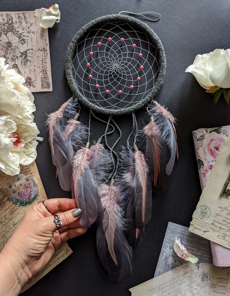 Gray dream catcher with pink, dreamcatcher wall hanging นักล่าฝัน - 壁貼/牆壁裝飾 - 繡線 灰色
