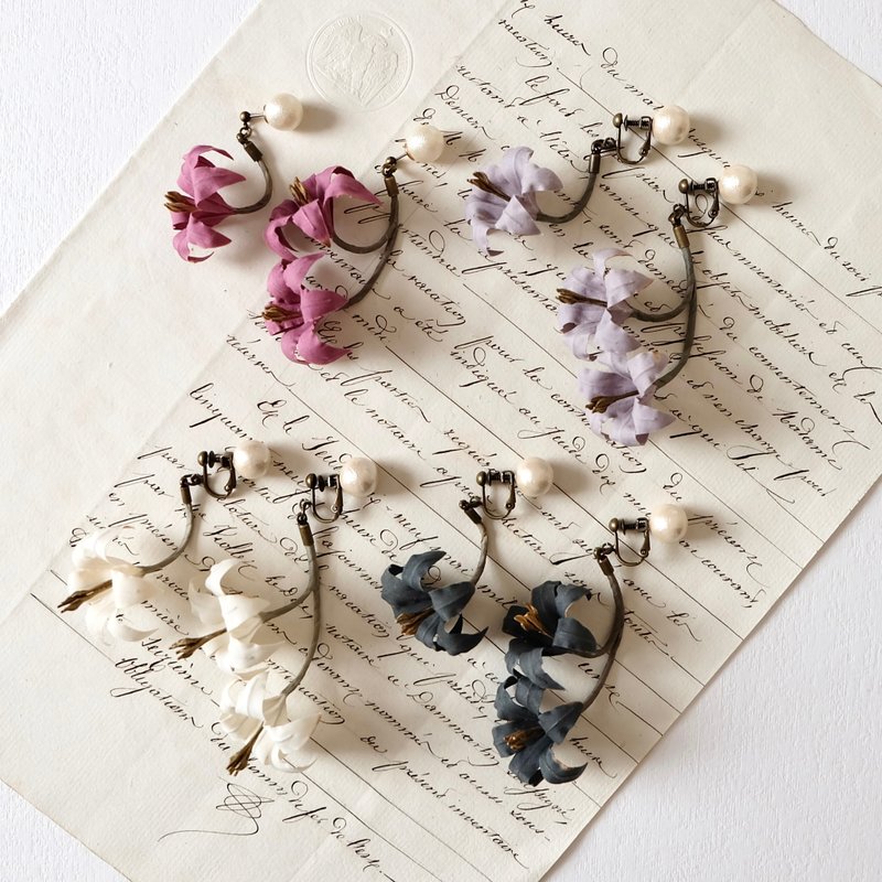 布花ユリピアス/イヤリング - 耳環/耳夾/耳骨夾 - 棉．麻 白色