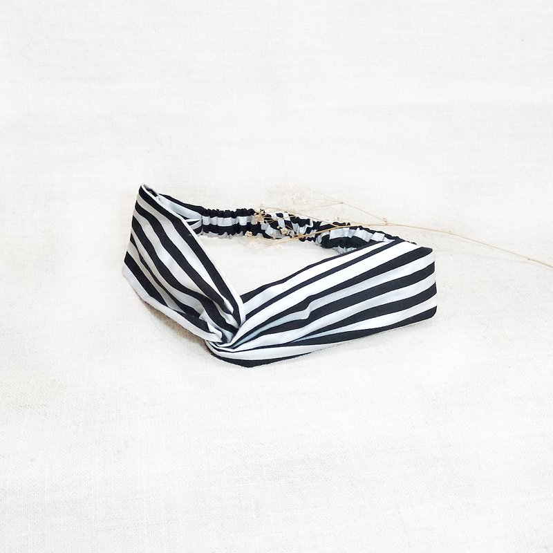 【Spot】 handmade cotton cross black and white stripe hair band - เครื่องประดับผม - ผ้าฝ้าย/ผ้าลินิน 