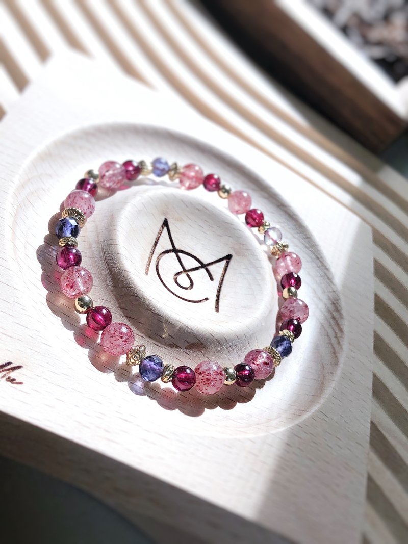 Strawberry crystal, purple tooth black, bluestone/good relationship/wildberry natural stone bracelet - สร้อยข้อมือ - เครื่องประดับพลอย 