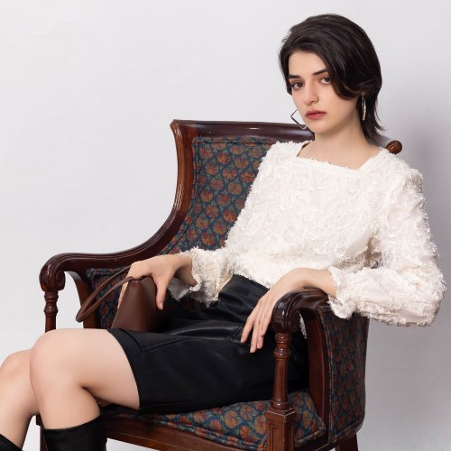 MEDUSA LADY 【MEDUSA】立體緹花米白方領上衣(M-XL) | 女長袖上衣 女雪紡上衣
