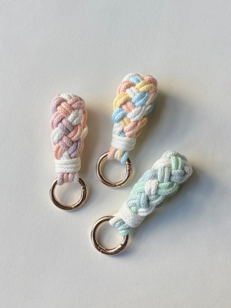 吊飾－四股 手作編織鑰匙圈 - 鑰匙圈/鑰匙包 - 棉．麻 多色