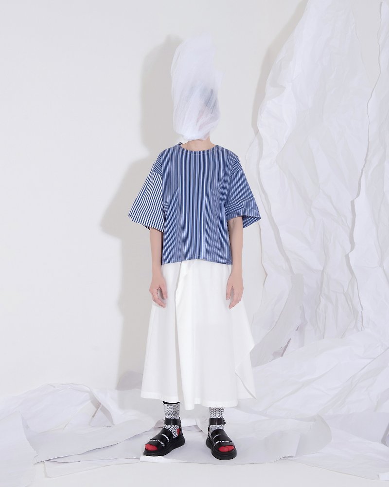 Offset space-time striped half-sleeve top - เสื้อผู้หญิง - ผ้าฝ้าย/ผ้าลินิน สีน้ำเงิน