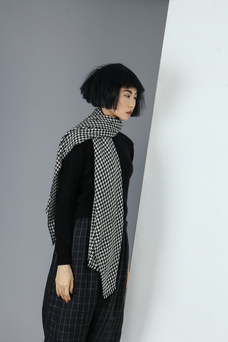 【現貨】純羊毛色織千鳥格圍巾 - 圍巾/披肩 - 羊毛 黑色