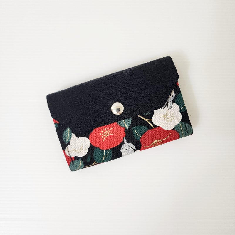 [Beautiful Camellia and Rabbit-Red (Black)] Three-layer bag short clip coin purse zipper bag - Wallets - Cotton & Hemp Red