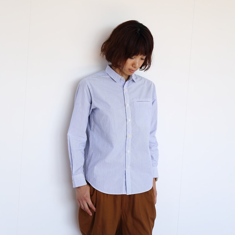 Typewriter Cross Cotton stripe blue [unisex size1] - เสื้อเชิ้ตผู้หญิง - ผ้าฝ้าย/ผ้าลินิน ขาว