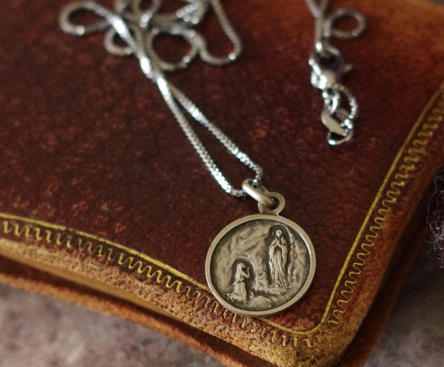 アンティーク フランス 黒木の円筒十字架と銀色のイエスキリスト