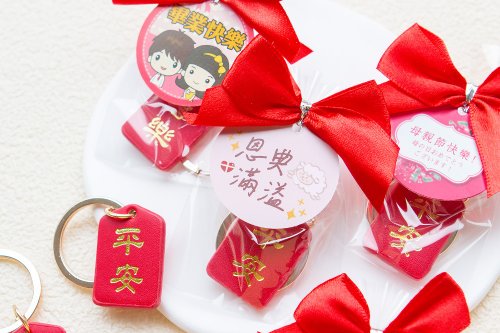 幸福朵朵 婚禮小物 花束禮物 (附贈蝴蝶結吊牌包裝) 平安喜樂皮革鑰匙圈 (2款可挑) 禮物 祝福