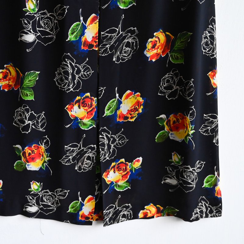 【蛋植物古著】花朵速寫紗質印花高腰古著長裙 - 裙子/長裙 - 其他人造纖維 黑色