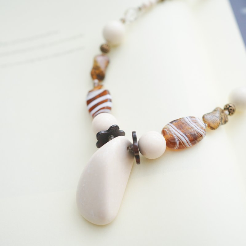 ボヘミアンネックレス ヴィンテージアンティークアクセサリー ショートネックレス - ネックレス - その他の素材 カーキ