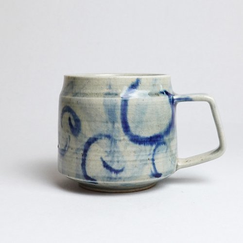 明芽窯(Bardur 陶藝) 明芽窯 l 柴燒青瓷藍繪把杯 咖啡杯 陶器 陶藝品 茶杯 水杯