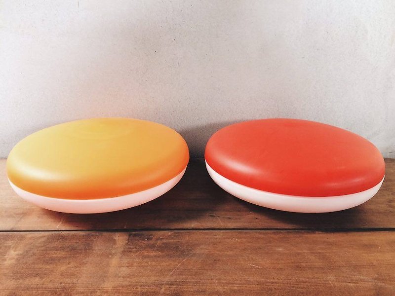 (Red cover on white) In the early 1980s and 1990s, it was exported to Europe, America and Japan with simple macaron lights - Lighting - Plastic Red