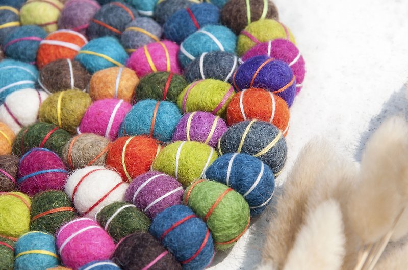 Wool felt rainbow pot holder wool felt pot holder-embroidery rainbow tropical fruit tea round pot holder - ผ้ารองโต๊ะ/ของตกแต่ง - ขนแกะ หลากหลายสี