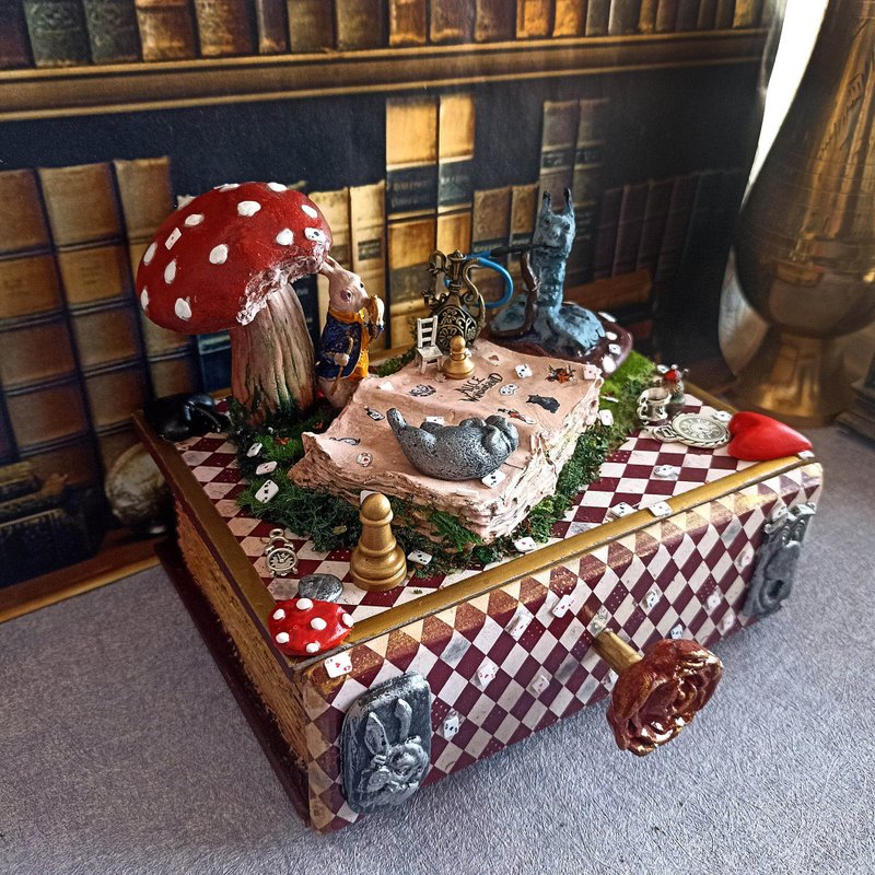 White rabbit,ring holder,Alice Cards,Alice in Wonderland,Alice box,MadHatter box - กล่องเก็บของ - ไม้ สีแดง