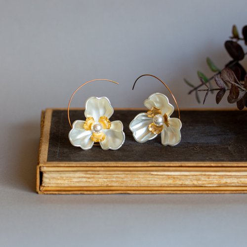 stella-jewelry 14kgf White Flower Pierced Earrings