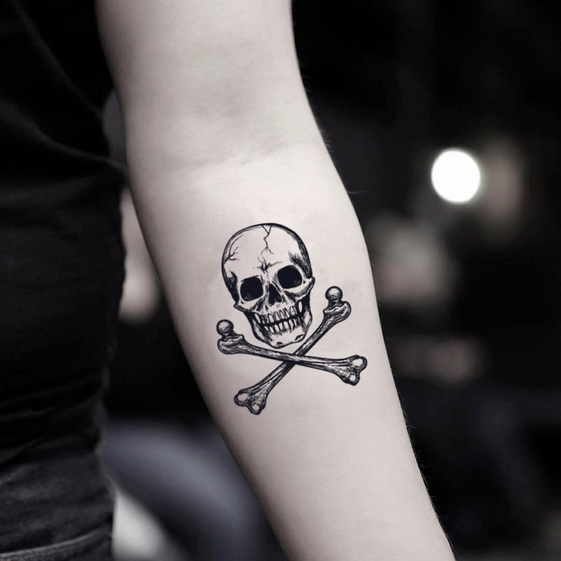 Skull and Crossbones Temporary Fake Tattoo Sticker (Set of 2) - OhMyTat - Temporary Tattoos - Paper Black