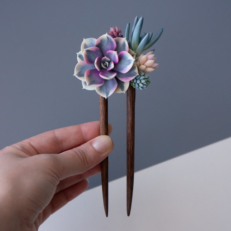 Wooden hairpin with Echeveria Rainbow - 髮圈/髮夾 - 其他材質 