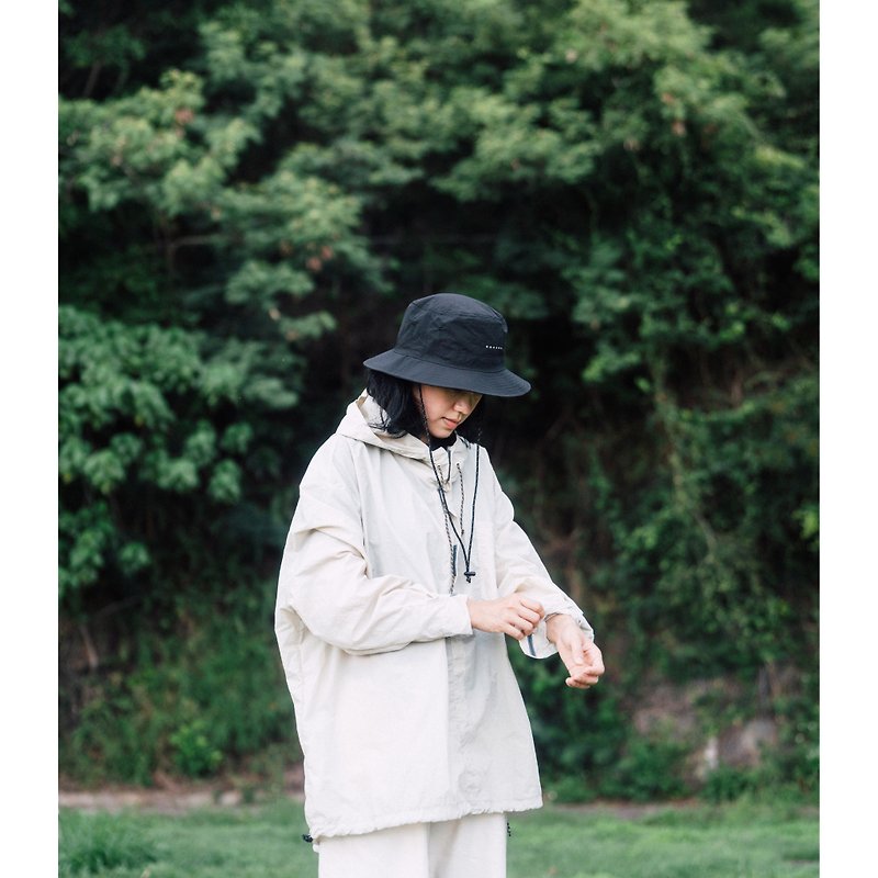 日系中性風衣連帽工裝外套 透氣防風遮曬防曬斗篷 米白(香港製) - 女裝 上衣 - 防水材質 白色