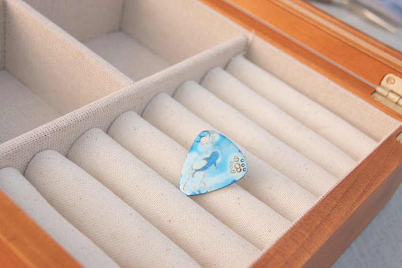 手工純鈦吉他撥片guitar pick─游 /免費雷雕刻字 - 吉他配件 - 其他金屬 多色