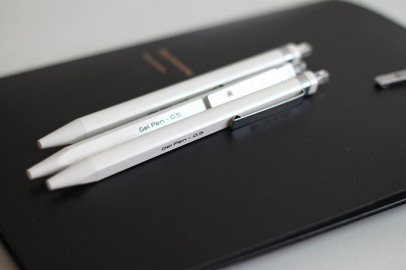 PREMECスイスブランドRADICALインクペン0.5mmホワイトペン本体 - その他のペン - プラスチック ホワイト