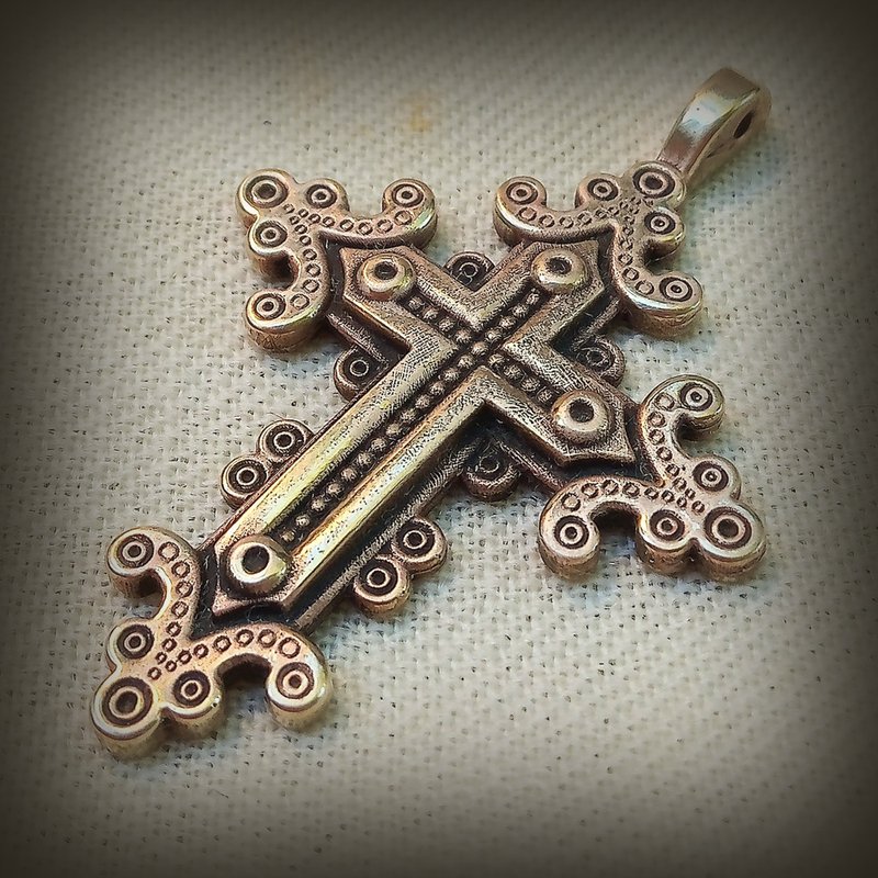 brass cross necklace pendant,Vintage Brass Cross,Die Struck Brass Cross Pendant - 吊飾/掛飾 - 銅/黃銅 金色