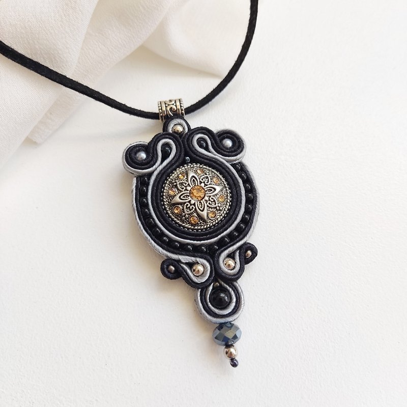 黑色項鍊 Boho Ethnic Mandala Necklace, Beaded Soutache Pendant - Long Necklaces - Other Materials Black