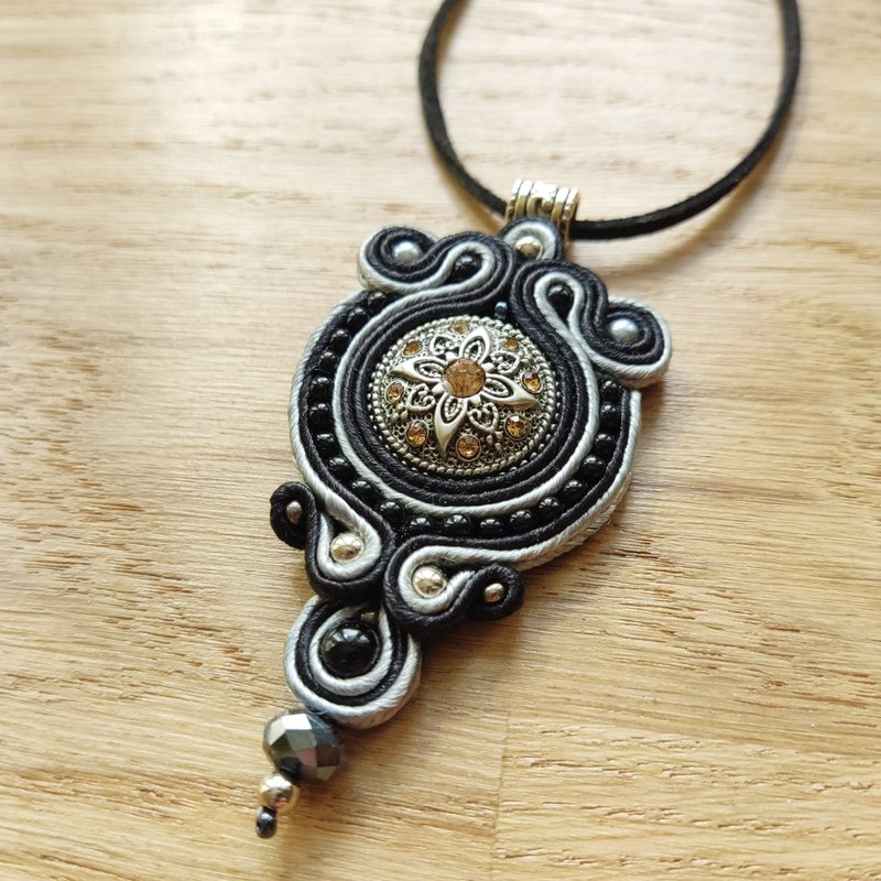 黑色項鍊 Boho Ethnic Necklace, Beaded Soutache Pendant Mandala - 長項鍊 - 其他材質 黑色